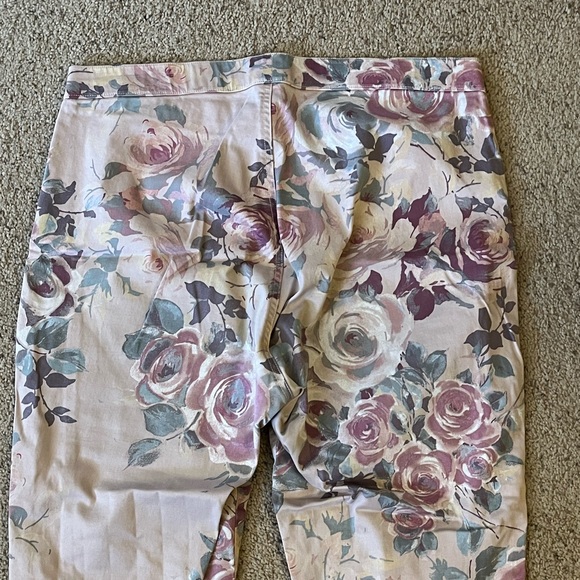 HUE Floral Skinny Leg Pull on pants! Size XL - Picture 8 of 9